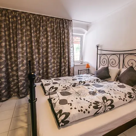 Happy Holiday Apartman Kovagoszolos